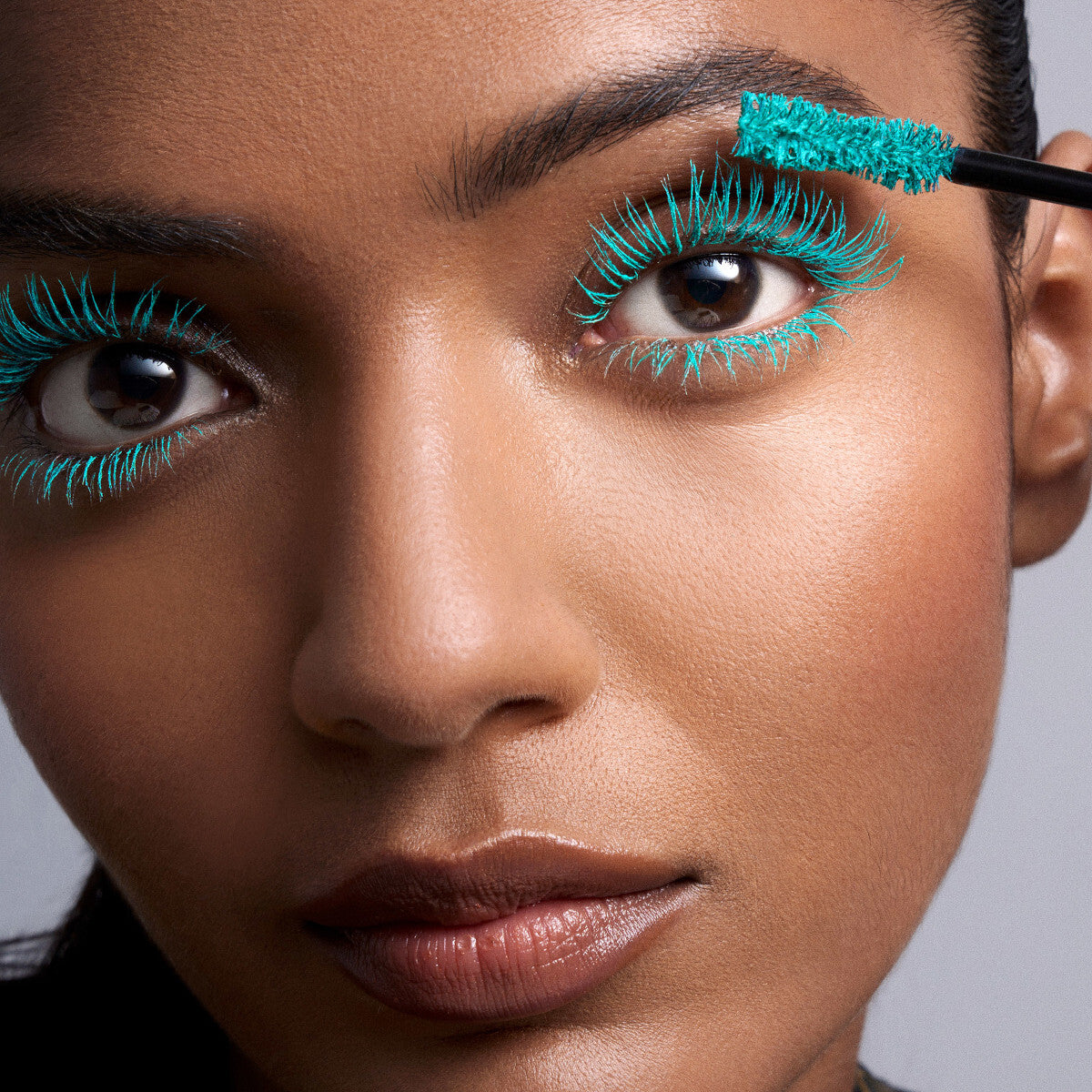 PMG_COLOUR-BLITZ-MASCARA_MODEL_AQUAMARINEDREAM-ECOMM2_40aecbb4-7693-48a0-87e7-e2fa529ebf92.jpg