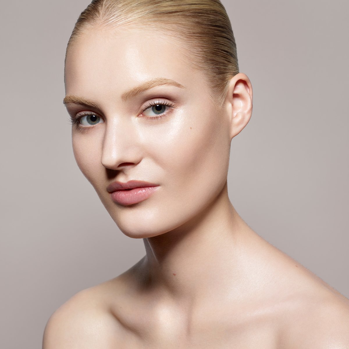 cd-foundation-pdp-model-bcrop-01.jpg