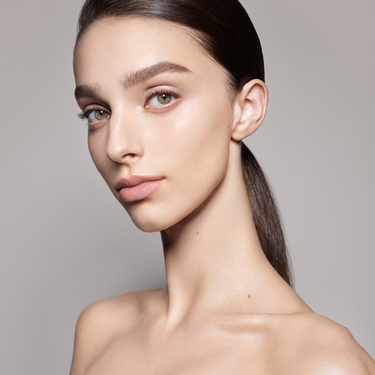 cd-foundation-pdp-model-bcrop-05.jpg